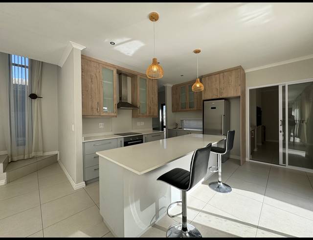 4 BEDROOM HOUSE FOR SALE IN PARKLANDS NORTH